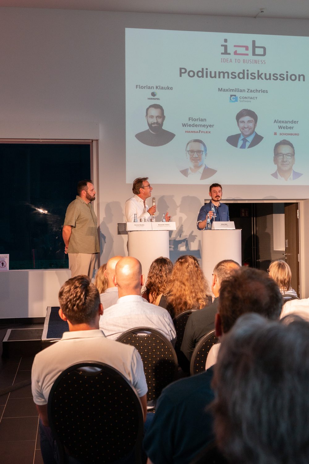 Podiumsdiskussion beim i2b-Event